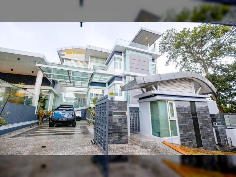 3.5 STOREY BUNGALOW - COUNTRY HEIGHTS DAMANSARA