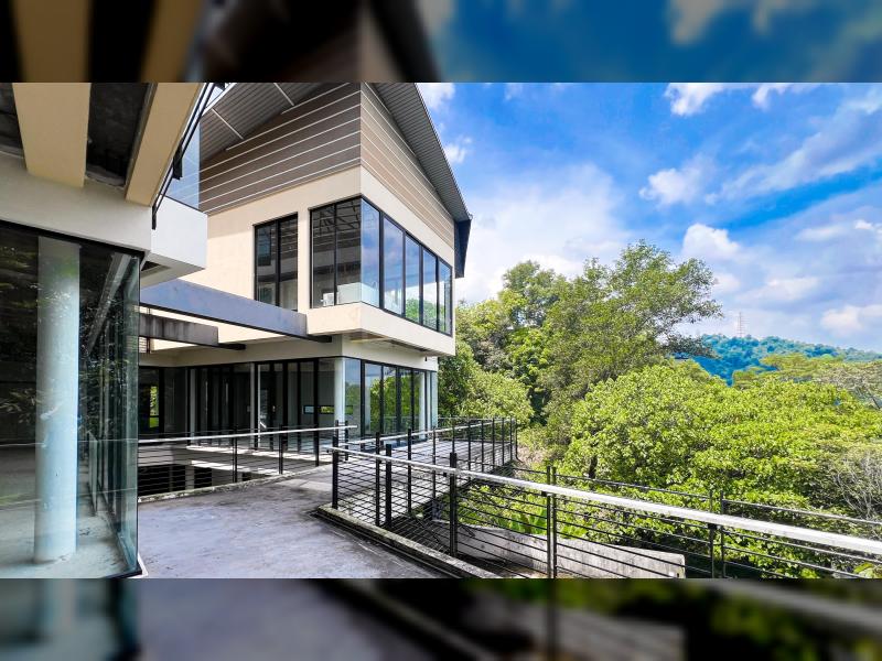 MODERN BUNGALOW COUNTRY HEIGHTS DAMANSARA WITH INFINITY POOL