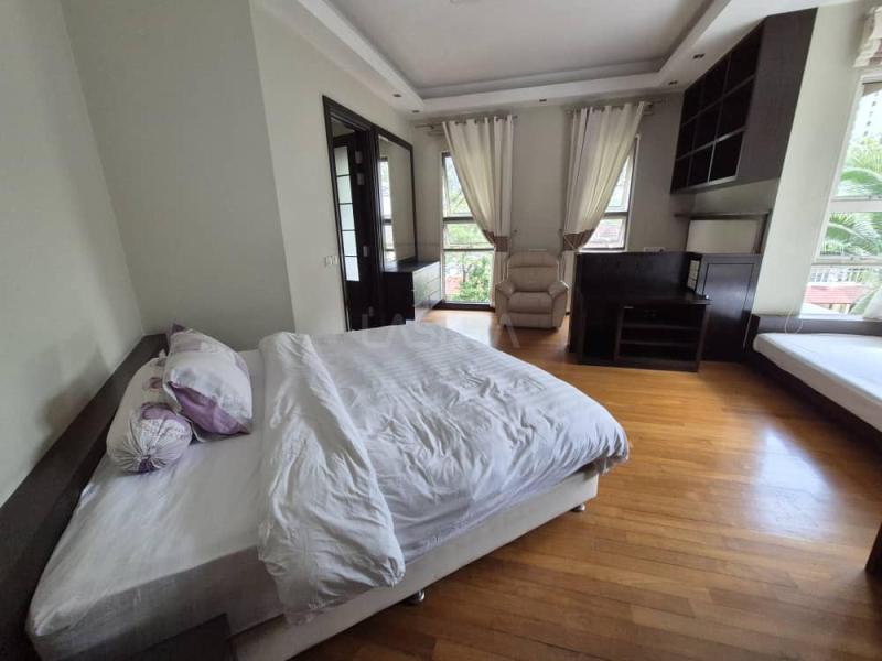 Bangsar Hill Bungalow, Kuala Lumpur | Modern Fully furnished Bungalow with huge Pool