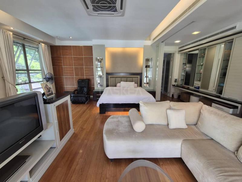 Bangsar Hill Bungalow, Kuala Lumpur | Modern Fully furnished Bungalow with huge Pool