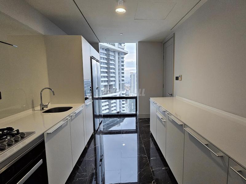 Prestigious St Regis Residence, KL Sentral, Kuala Lumpur - 2 Bedrooms For Sale